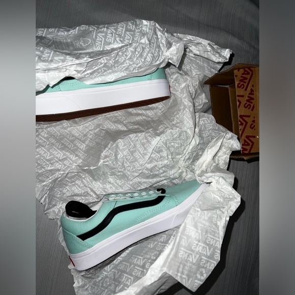 Women’s Air Jordan 12 Retro ((PLUS free shoes come along!)) - Picture 8 of 11